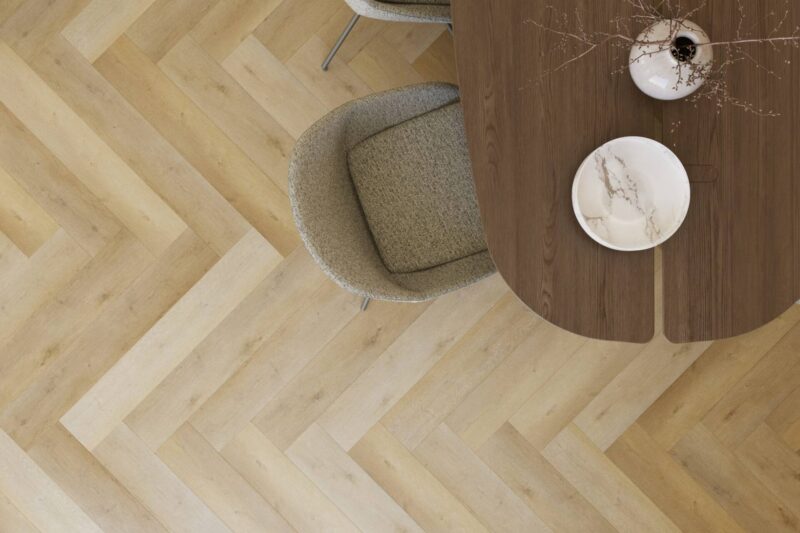 Visgraat pvc vloer Supreme 860 Coffee — bovenaanzicht | Vloerpaleis