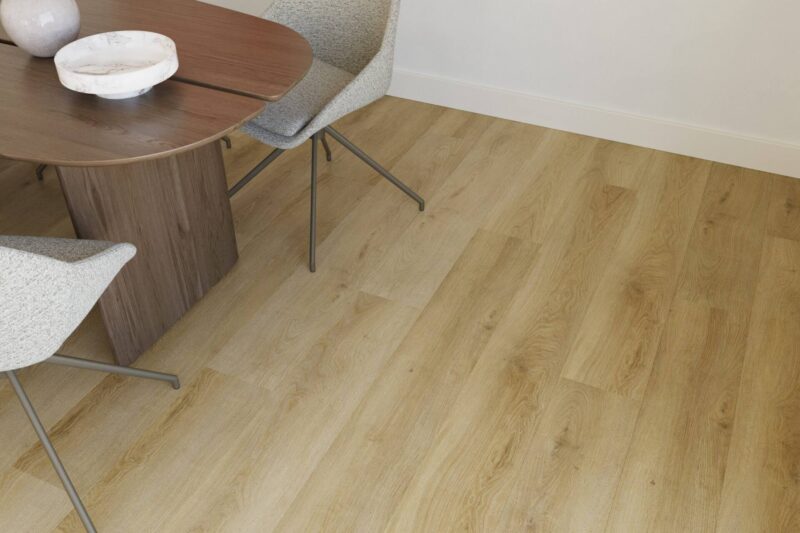 Brede plank pvc vloer Supreme 860 Walnut — detailfoto | Vloerpaleis