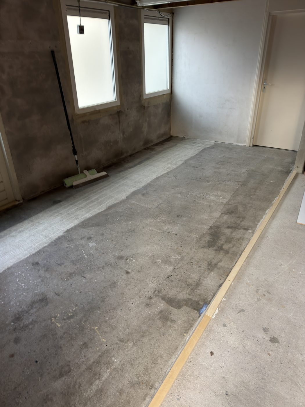 Ruwe betonvloer voor egalisatie