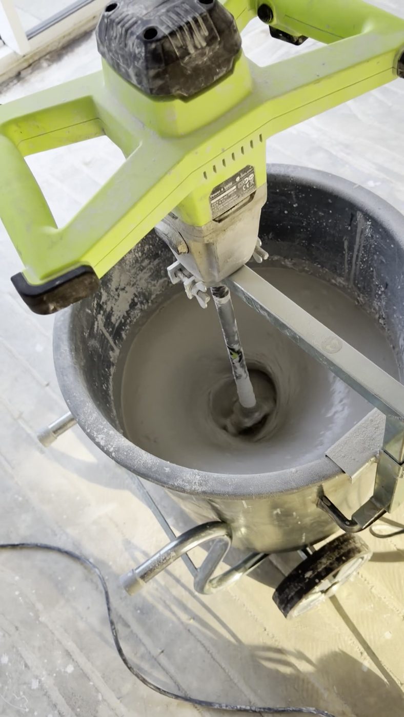 Professioneel aanmaken van egaline met industriële mixer