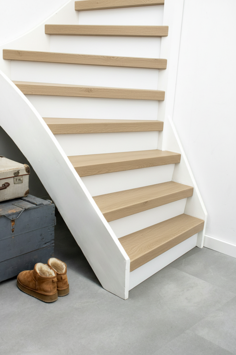 EKOFLOORS PVC-traprenovatieset – Amoer – EKOSTAIRS wit