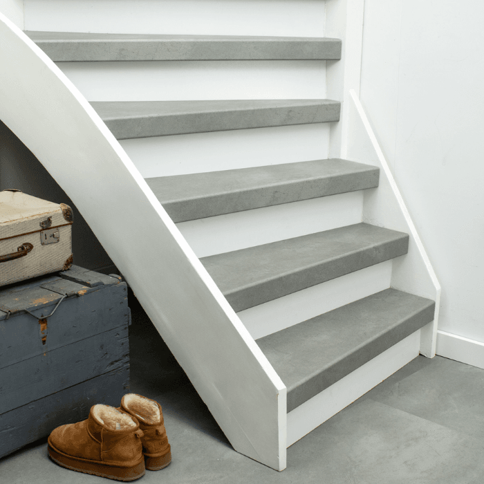 EKOFLOORS PVC-traprenovatieset – Basalt – wit stootbord